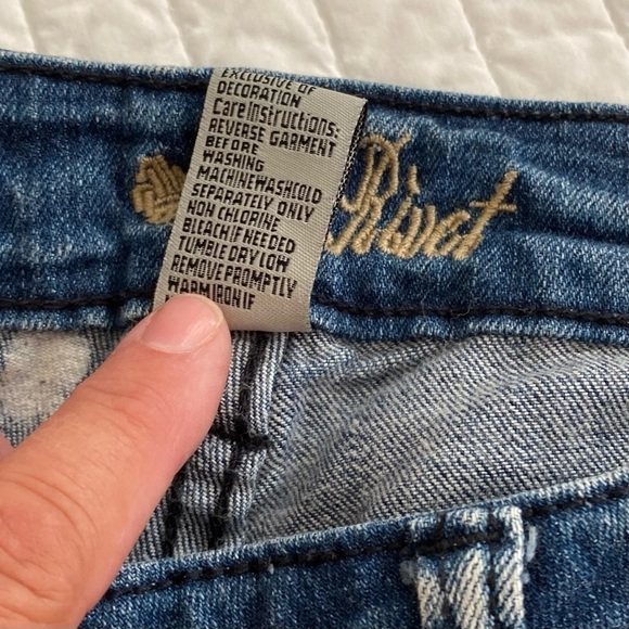 2/$25 Red Rivet Bleached, Destroyed Jeans. Size 1 - Picture 6 of 8